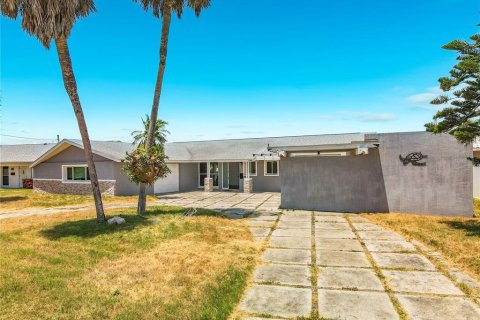 House in Saint Petersburg, Florida 4 bedrooms, 156.08 sq.m. № 2216814 - photo 4