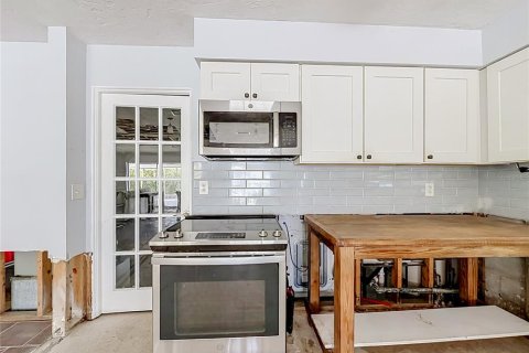 House in Saint Petersburg, Florida 4 bedrooms, 156.08 sq.m. № 2216814 - photo 26