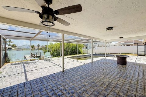 House in Saint Petersburg, Florida 4 bedrooms, 156.08 sq.m. № 2216814 - photo 30