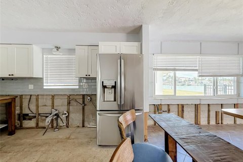 House in Saint Petersburg, Florida 4 bedrooms, 156.08 sq.m. № 2216814 - photo 25