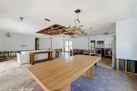 House in Saint Petersburg, Florida 4 bedrooms, 156.08 sq.m. № 2216814 - photo 9