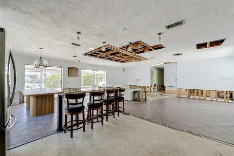 House in Saint Petersburg, Florida 4 bedrooms, 156.08 sq.m. № 2216814 - photo 7