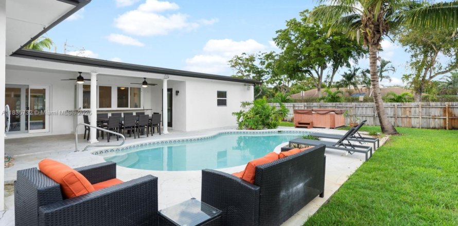 Casa en Hollywood, Florida 4 dormitorios, 162.86 m2 № 1818664