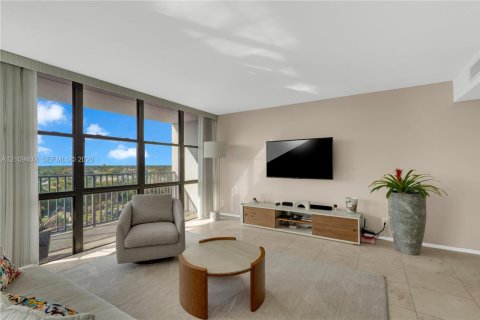 Condo in Hallandale Beach, Florida, 3 bedrooms № 2428222 - photo 4