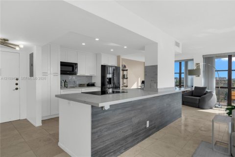 Condo in Hallandale Beach, Florida, 3 bedrooms № 2428222 - photo 7
