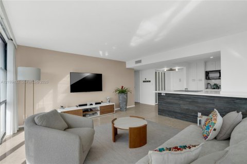 Condo in Hallandale Beach, Florida, 3 bedrooms № 2428222 - photo 9