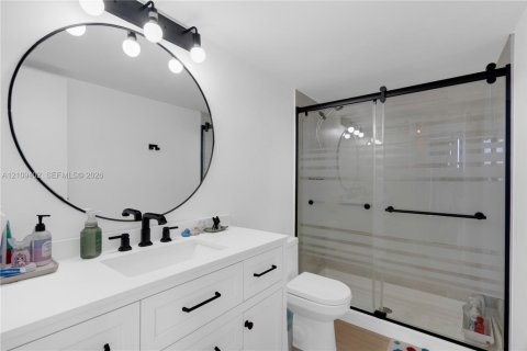 Condo in Hallandale Beach, Florida, 3 bedrooms № 2428222 - photo 14