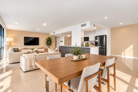 Condo in Hallandale Beach, Florida, 3 bedrooms  № 2428222