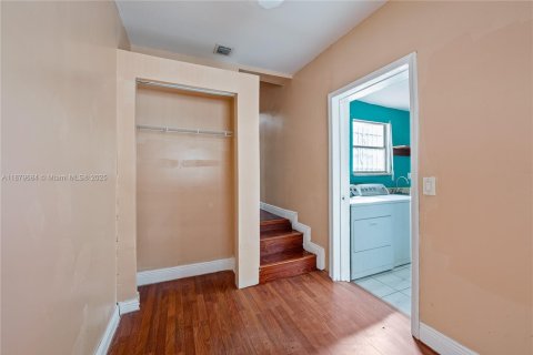 House in Miami, Florida 3 bedrooms, 121.33 sq.m. № 1974049 - photo 15