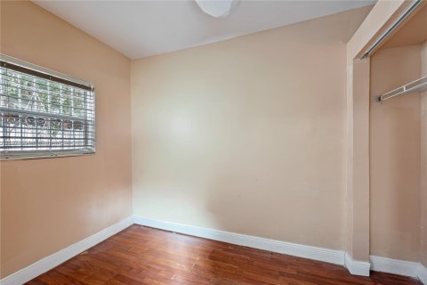 House in Miami, Florida 3 bedrooms, 121.33 sq.m. № 1974049 - photo 12