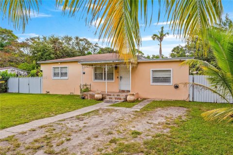 House in Miami, Florida 3 bedrooms, 121.33 sq.m. № 1974049 - photo 29