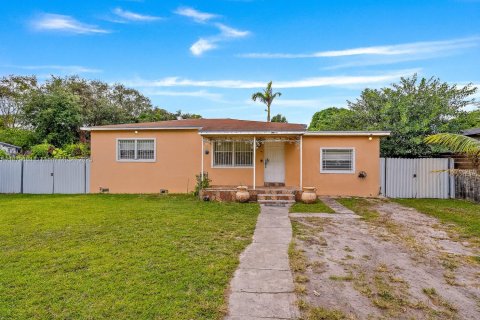 House in Miami, Florida 3 bedrooms, 121.33 sq.m. № 1974049 - photo 28
