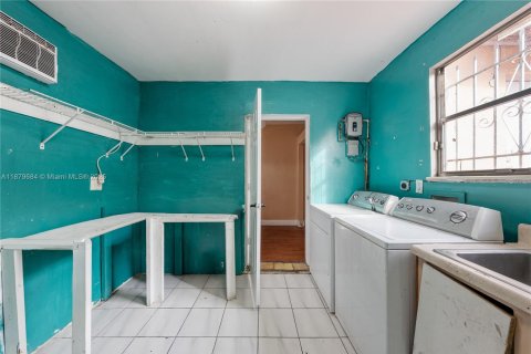 House in Miami, Florida 3 bedrooms, 121.33 sq.m. № 1974049 - photo 16