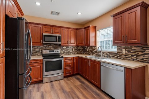 House in Miami, Florida 3 bedrooms, 121.33 sq.m. № 1974049 - photo 6