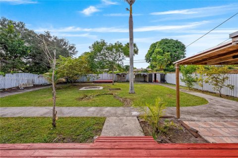 House in Miami, Florida 3 bedrooms, 121.33 sq.m. № 1974049 - photo 24