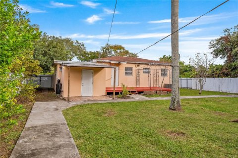 House in Miami, Florida 3 bedrooms, 121.33 sq.m. № 1974049 - photo 26