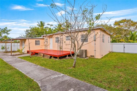 House in Miami, Florida 3 bedrooms, 121.33 sq.m. № 1974049 - photo 27