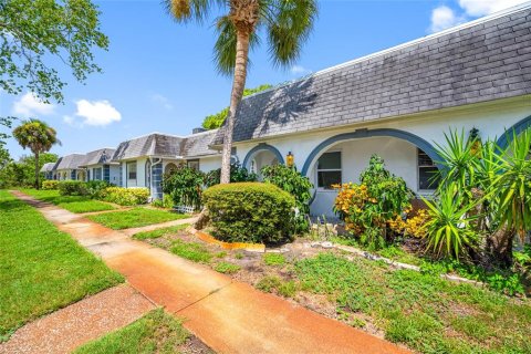 Condo in New Port Richey, Florida, 2 bedrooms  № 1874002 - photo 3