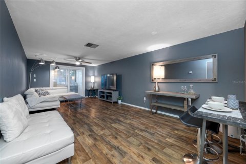 Condo in New Port Richey, Florida, 2 bedrooms  № 1874002 - photo 13