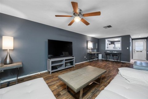 Condo in New Port Richey, Florida, 2 bedrooms  № 1874002 - photo 17