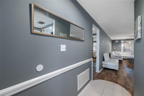 Condo in New Port Richey, Florida, 2 bedrooms  № 1874002 - photo 7