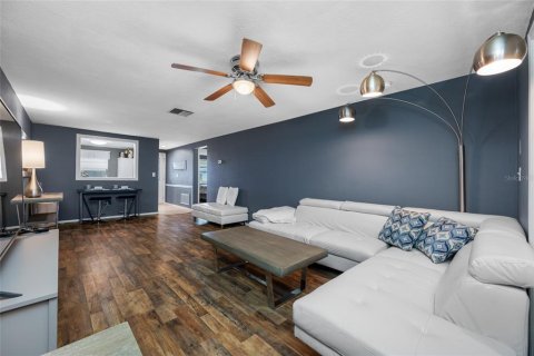 Condo in New Port Richey, Florida, 2 bedrooms  № 1874002 - photo 16