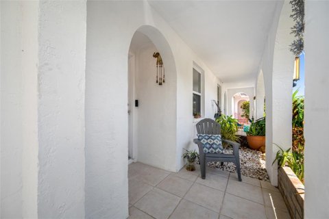 Condo in New Port Richey, Florida, 2 bedrooms  № 1874002 - photo 4