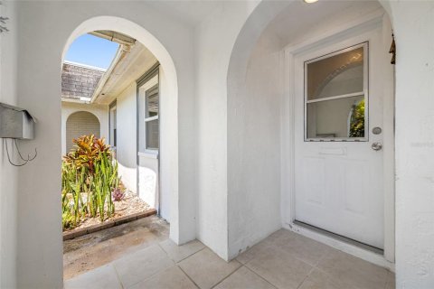 Condo in New Port Richey, Florida, 2 bedrooms  № 1874002 - photo 5