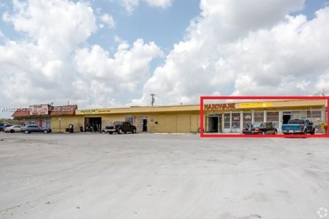 Tienda en alquiler en Miami Gardens, Florida № 1139078 - foto 1