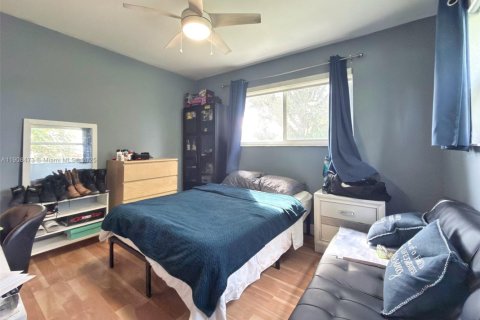 House in Miami, Florida 3 bedrooms, 148.55 sq.m. № 1965497 - photo 22