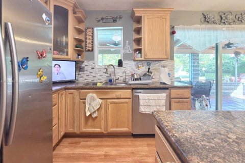 House in Miami, Florida 3 bedrooms, 148.55 sq.m. № 1965497 - photo 14