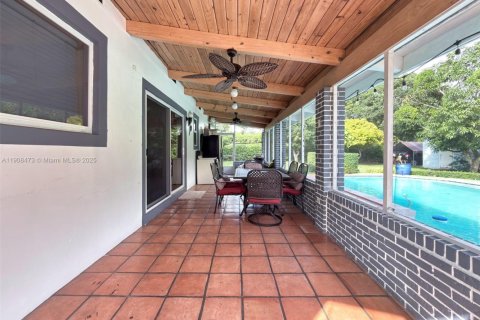 House in Miami, Florida 3 bedrooms, 148.55 sq.m. № 1965497 - photo 27
