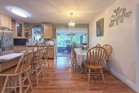 House in Miami, Florida 3 bedrooms, 148.55 sq.m. № 1965497 - photo 15