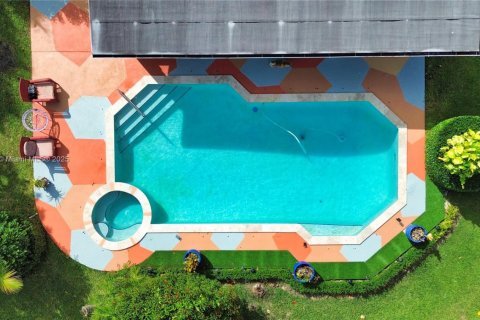 House in Miami, Florida 3 bedrooms, 148.55 sq.m. № 1965497 - photo 29