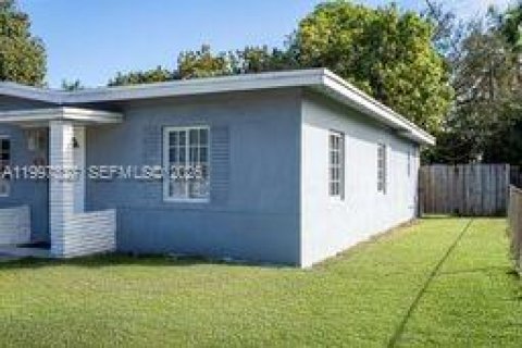 Villa ou maison à vendre à North Miami, Floride: 4 chambres, 152.36 m2 № 2063287 - photo 30