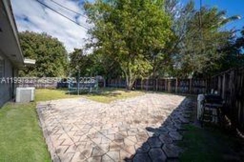 Villa ou maison à vendre à North Miami, Floride: 4 chambres, 152.36 m2 № 2063287 - photo 18