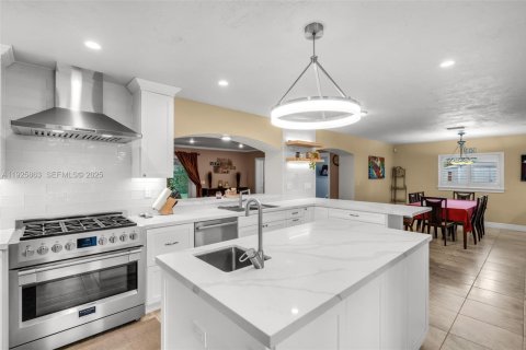 Купить виллу или дом в Майами, Флорида 4 спальни, 291.25м2, № 1986424 - фото 14