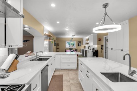 Купить виллу или дом в Майами, Флорида 4 спальни, 291.25м2, № 1986424 - фото 13