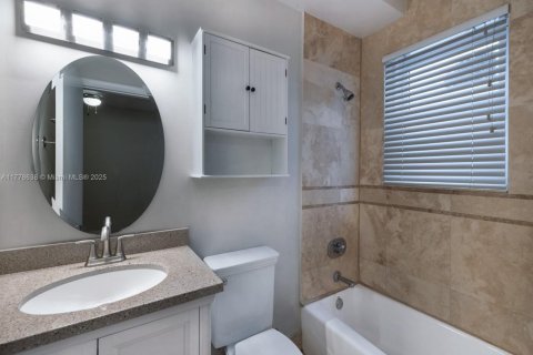 Condo in Miami Beach, Florida, 2 bedrooms  № 1727946 - photo 8