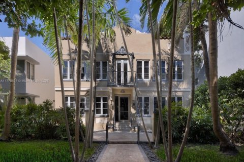 Condo in Miami Beach, Florida, 2 bedrooms  № 1727946 - photo 26