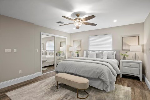 House in Saint Petersburg, Florida 4 bedrooms, 242.29 sq.m. № 2201605 - photo 25