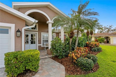 House in Saint Petersburg, Florida 4 bedrooms, 242.29 sq.m. № 2201605 - photo 3