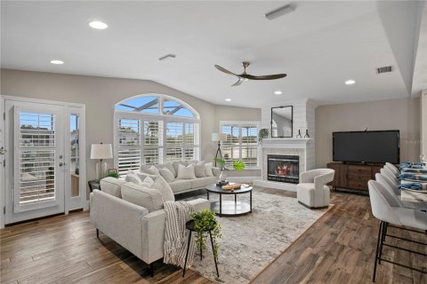 House in Saint Petersburg, Florida 4 bedrooms, 242.29 sq.m. № 2201605 - photo 11