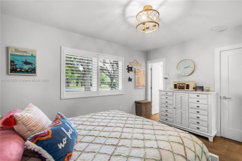 Casa en venta en Miami, Florida, 5 dormitorios, 290.41 m2 № 1895935 - foto 29