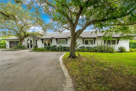 Casa en venta en Miami, Florida, 5 dormitorios, 290.41 m2 № 1895935 - foto 2