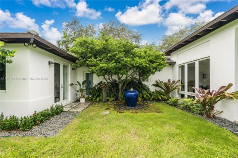 Casa en venta en Miami, Florida, 5 dormitorios, 290.41 m2 № 1895935 - foto 5