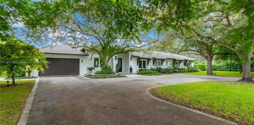 Casa en Miami, Florida 5 dormitorios, 290.41 m2 № 1895935