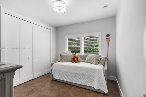 Casa en venta en Miami, Florida, 5 dormitorios, 290.41 m2 № 1895935 - foto 26