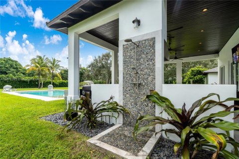 Casa en venta en Miami, Florida, 5 dormitorios, 290.41 m2 № 1895935 - foto 13