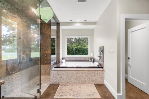 Casa en venta en Miami, Florida, 5 dormitorios, 290.41 m2 № 1895935 - foto 21